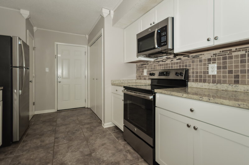 2,115/Mo, 6336 Long River Ln Indianapolis, IN 46221 Kitchen View