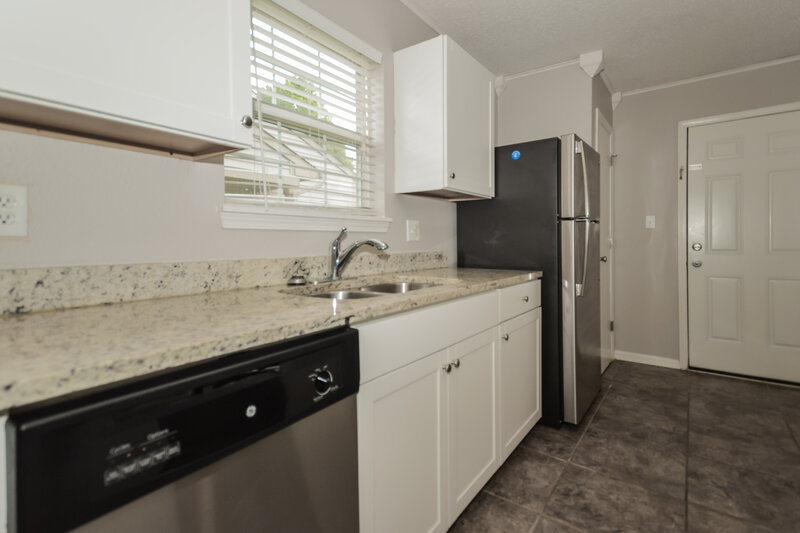 2,115/Mo, 6336 Long River Ln Indianapolis, IN 46221 Kitchen View 2