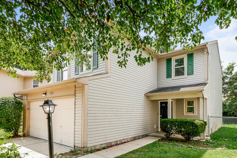 1,990/Mo, 4008 Crabtree Ct Indianapolis, IN 46235 Front View