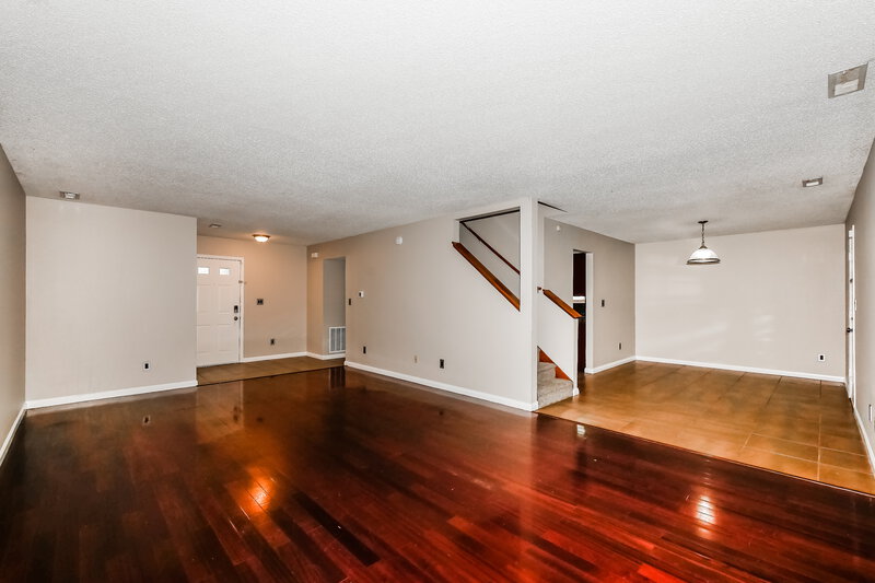 1,990/Mo, 4008 Crabtree Ct Indianapolis, IN 46235 Living Room View