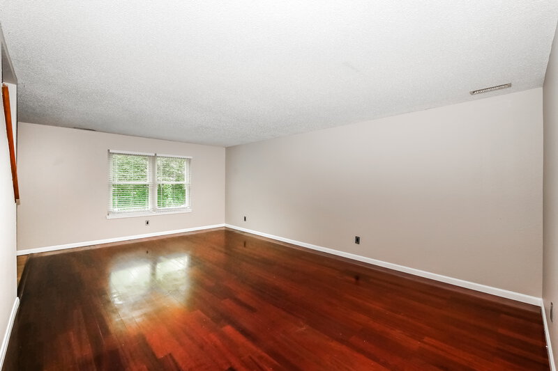 1,990/Mo, 4008 Crabtree Ct Indianapolis, IN 46235 Living Room View 2