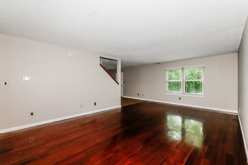 1,990/Mo, 4008 Crabtree Ct Indianapolis, IN 46235 Living Room View 3