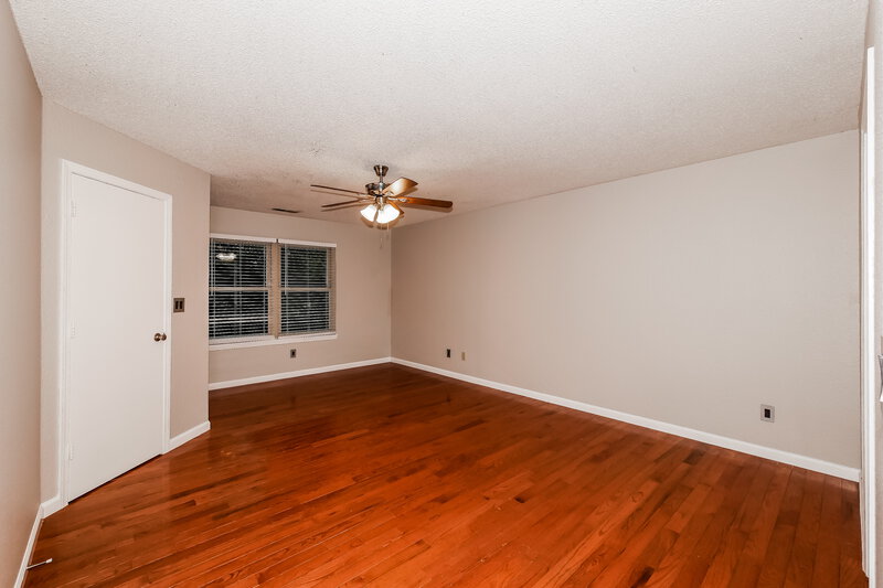 1,990/Mo, 4008 Crabtree Ct Indianapolis, IN 46235 Main Bedroom View