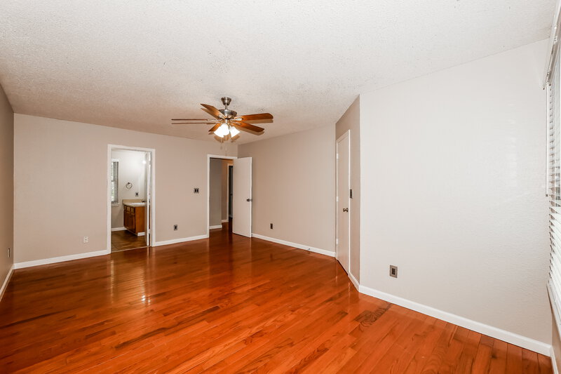 1,990/Mo, 4008 Crabtree Ct Indianapolis, IN 46235 Main Bedroom View 2