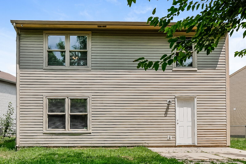 1,990/Mo, 4008 Crabtree Ct Indianapolis, IN 46235 Rear View