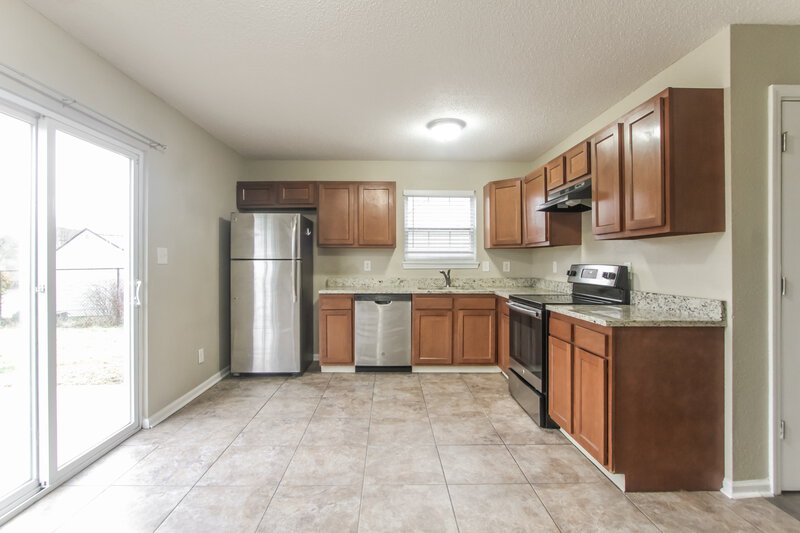 2,410/Mo, 607 Sweet Creek Dr Indianapolis, IN 46239 Kitchen View