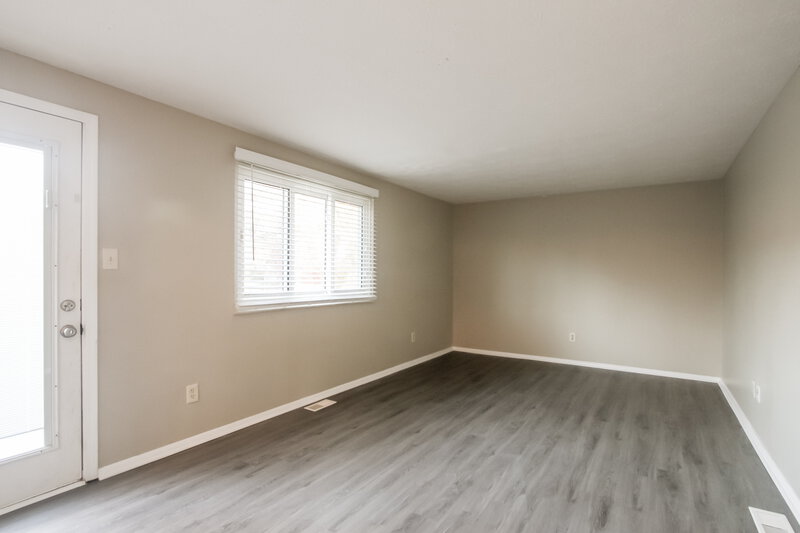 2,290/Mo, 8931 Squire Ct Indianapolis, IN 46250 Living Room View