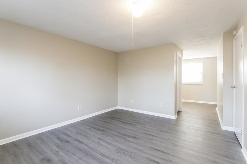 2,290/Mo, 8931 Squire Ct Indianapolis, IN 46250 Living Room View 2