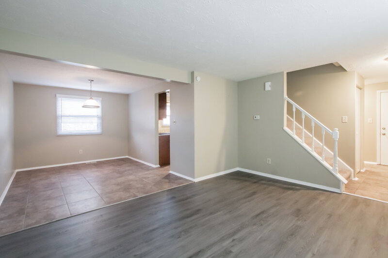 2,290/Mo, 8931 Squire Ct Indianapolis, IN 46250 Living Room View 3