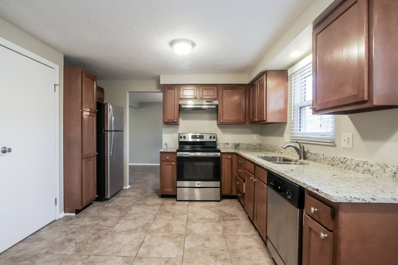2,290/Mo, 8931 Squire Ct Indianapolis, IN 46250 Kitchen View