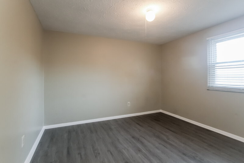 2,290/Mo, 8931 Squire Ct Indianapolis, IN 46250 Main Bedroom View 3