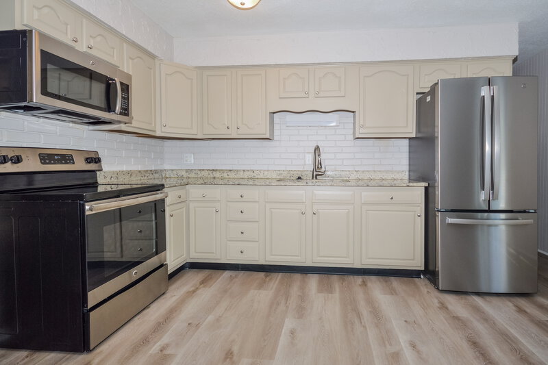 1,780/Mo, 3017 Southwest Dr Indianapolis, IN 46241 Kitchen View