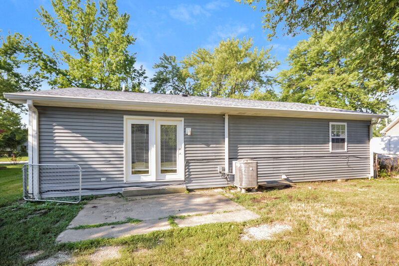 1,780/Mo, 3017 Southwest Dr Indianapolis, IN 46241 Rear View