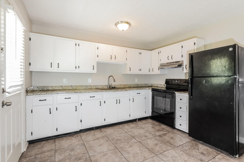 1,480/Mo, 17 Gerry Ct Beech Grove, IN 46107 Kitchen View