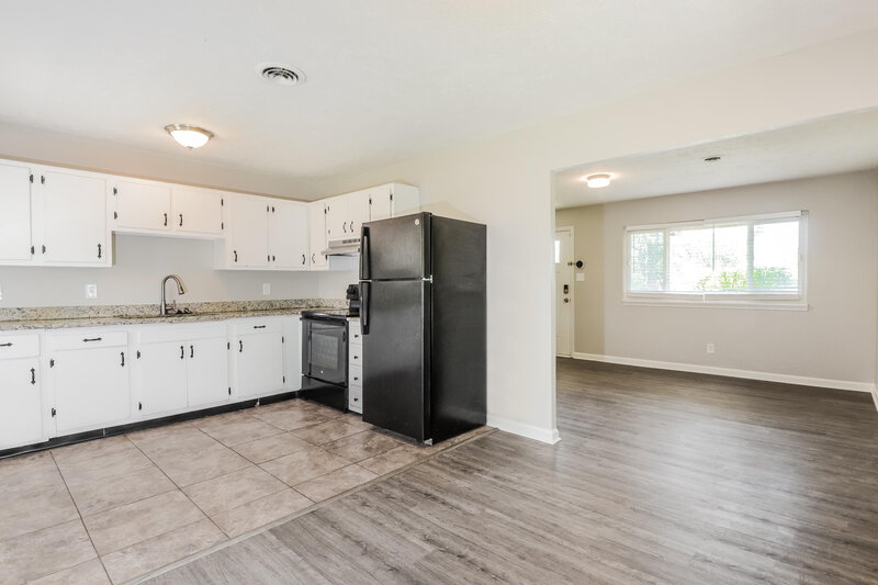 1,480/Mo, 17 Gerry Ct Beech Grove, IN 46107 Kitchen View 2