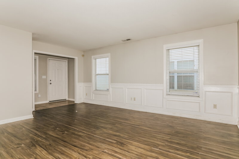 1,600/Mo, 10711 Sterling Apple Dr Indianapolis, IN 46235 Living Room View 2