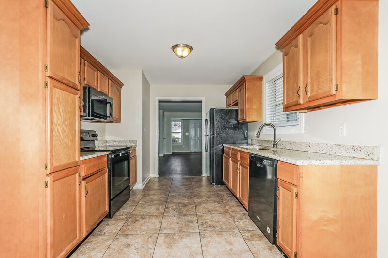 1,600/Mo, 10711 Sterling Apple Dr Indianapolis, IN 46235 Kitchen View