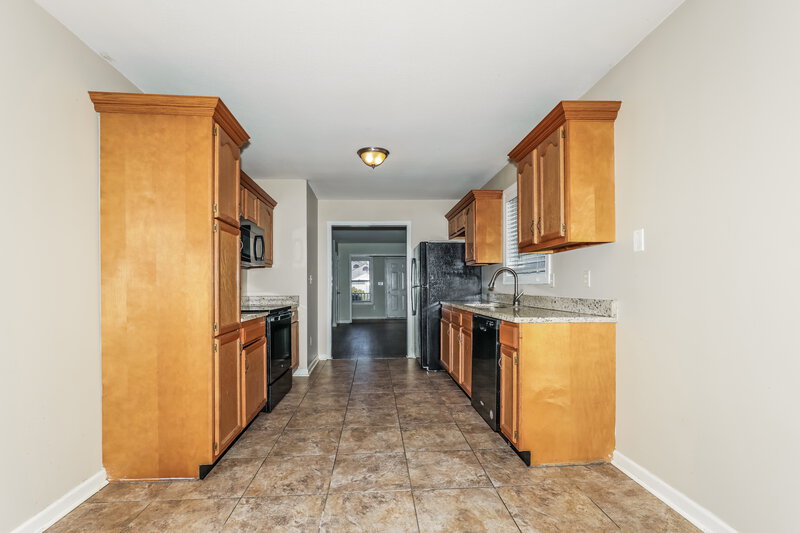 1,600/Mo, 10711 Sterling Apple Dr Indianapolis, IN 46235 Kitchen View 2