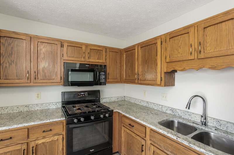 1,430/Mo, 4511 Tucson Dr Indianapolis, IN 46241 Kitchen View 2