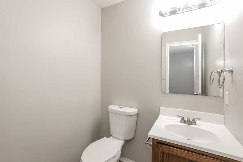 1,430/Mo, 4511 Tucson Dr Indianapolis, IN 46241 Main Bathroom View