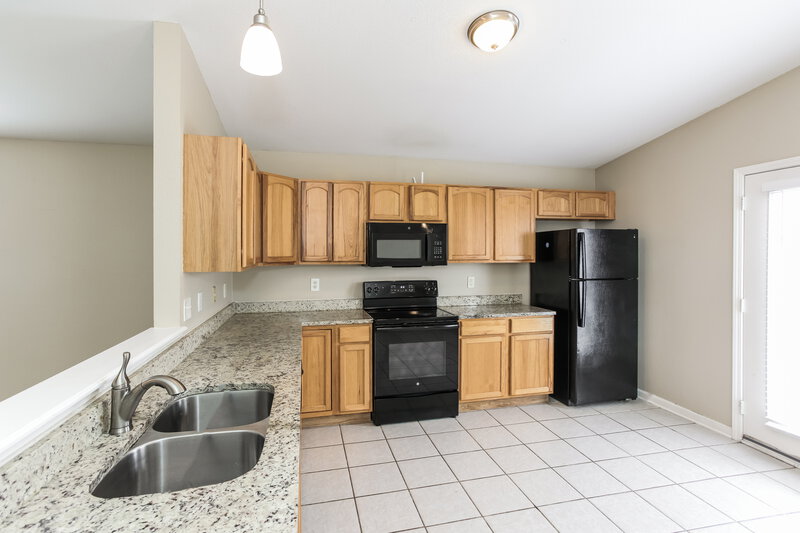 1,700/Mo, 4034 Steelewater Way Indianapolis, IN 46235 Kitchen View 2