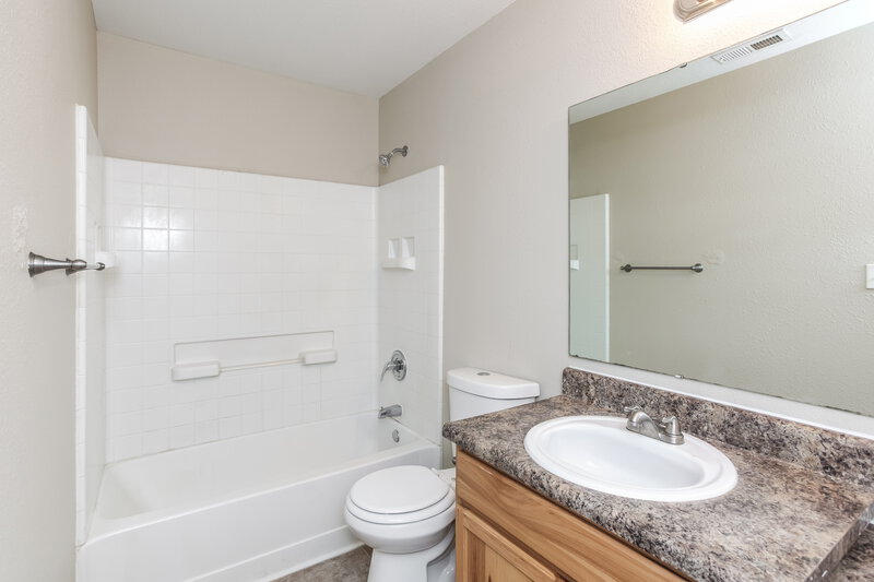 1,700/Mo, 4034 Steelewater Way Indianapolis, IN 46235 Bathroom View
