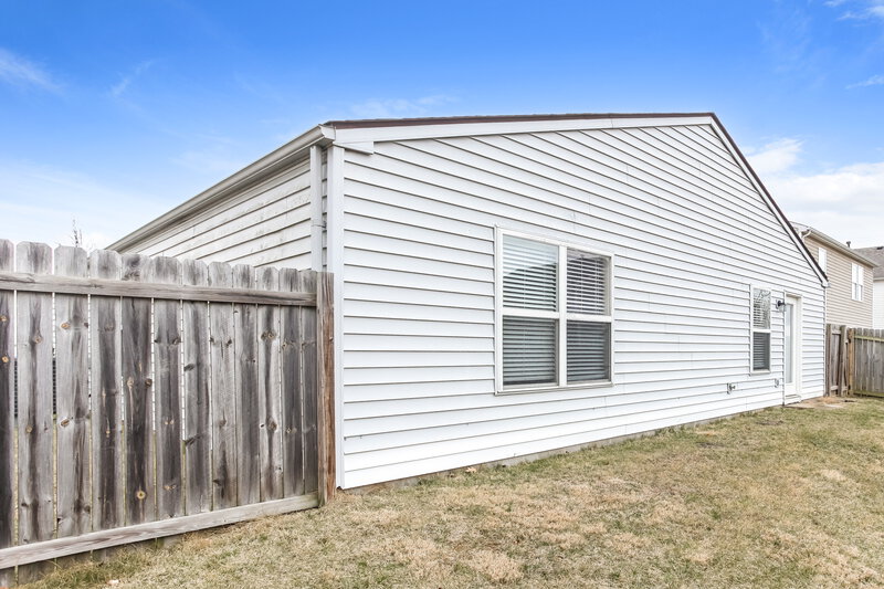 1,700/Mo, 4034 Steelewater Way Indianapolis, IN 46235 Rear View 2