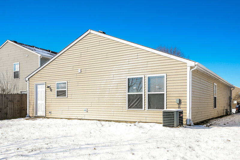 1,665/Mo, 10860 Wymm Ln Ingalls, IN 46040 Bathroom View