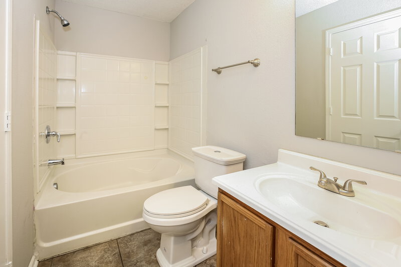 1,665/Mo, 10860 Wymm Ln Ingalls, IN 46040 Bathroom View 2