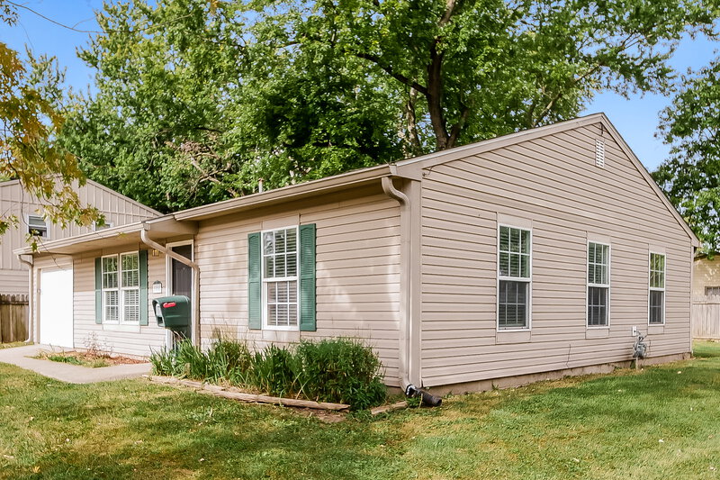 1,635/Mo, 8858 Frontenac Rd Indianapolis, IN 46226 Front View 2