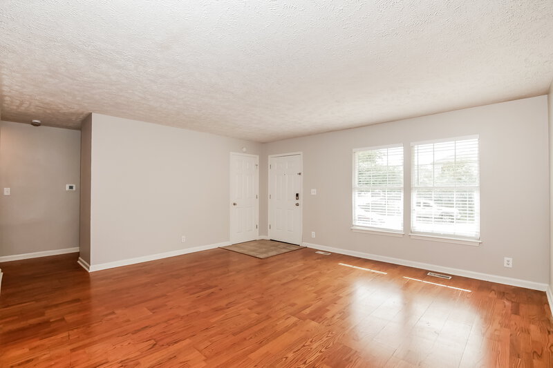 1,635/Mo, 8858 Frontenac Rd Indianapolis, IN 46226 Living Room View