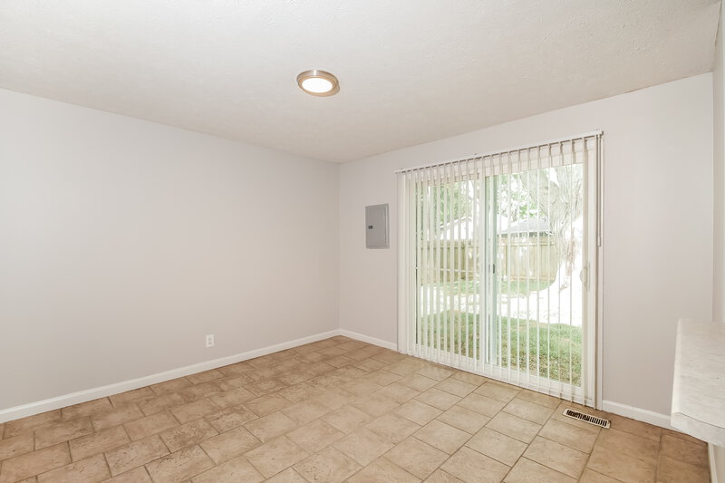 1,635/Mo, 8858 Frontenac Rd Indianapolis, IN 46226 Dining Room View 2