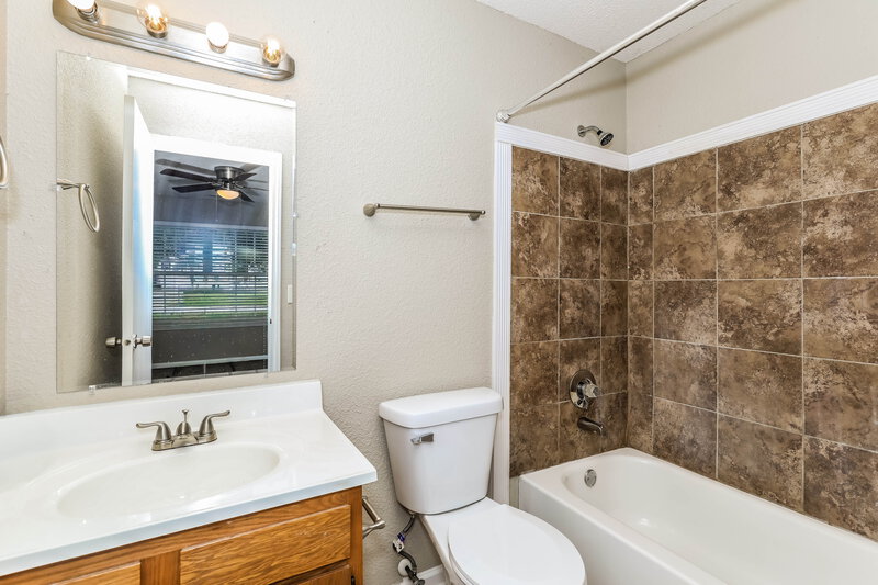 1,690/Mo, 4009 Dogwood Ln Franklin, IN 46131 Main Bathroom View