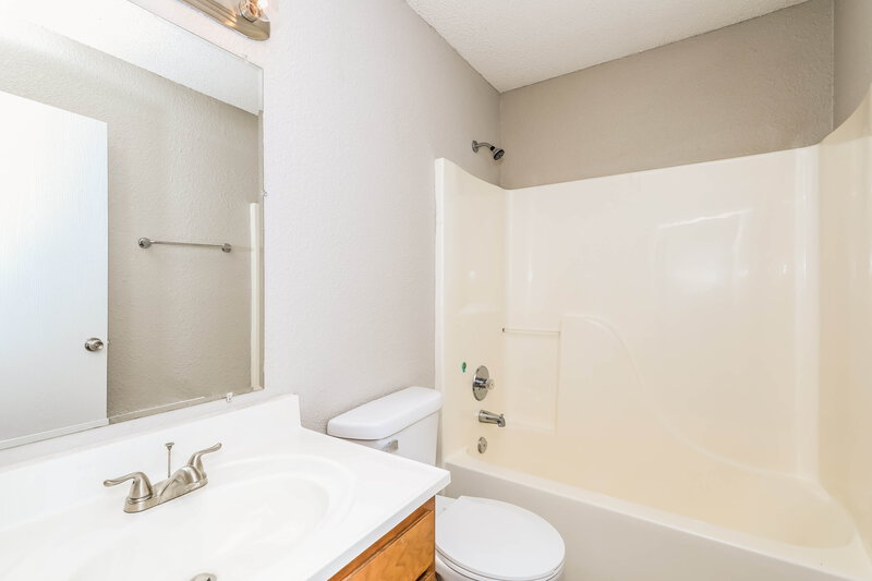 1,690/Mo, 4009 Dogwood Ln Franklin, IN 46131 Bathroom View