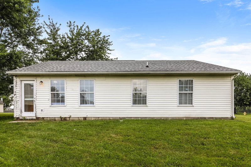 1,690/Mo, 4009 Dogwood Ln Franklin, IN 46131 Rear View