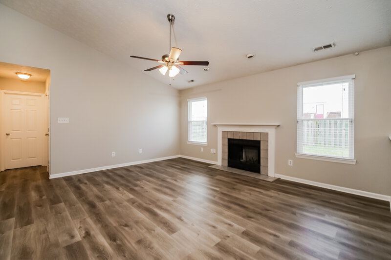 1,840/Mo, 6746 Granger Ln Indianapolis, IN 46268 Living Room View 3