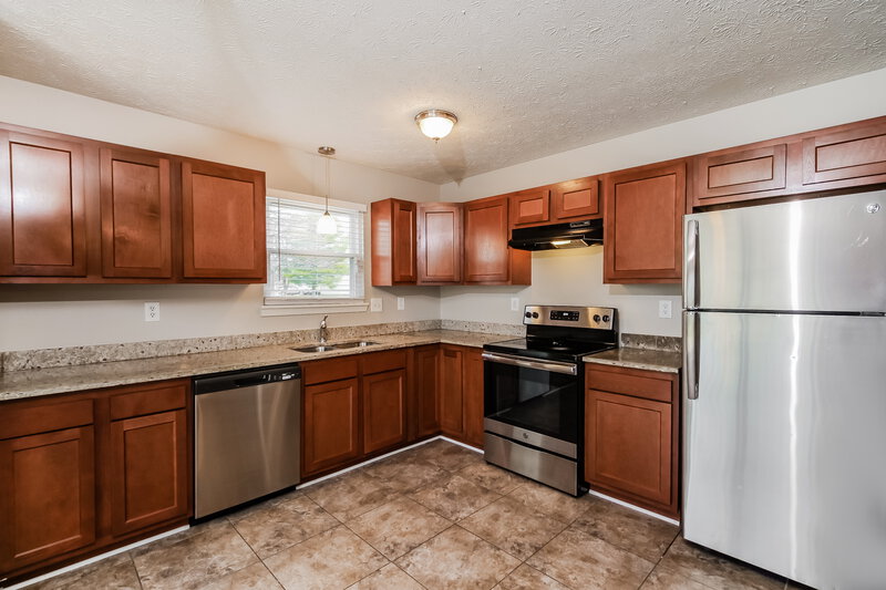 1,840/Mo, 6746 Granger Ln Indianapolis, IN 46268 Kitchen View 2