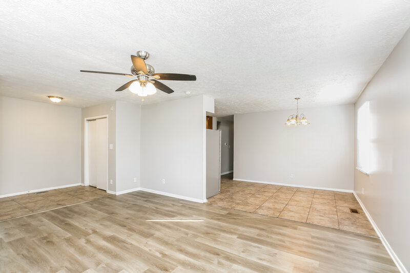 1,475/Mo, 4623 N Richardt Ave Indianapolis, IN 46226 Living Room View