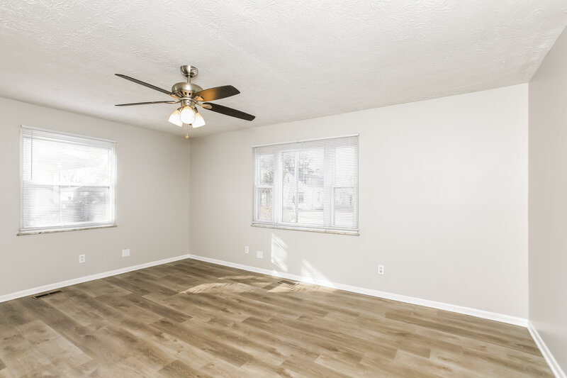 1,475/Mo, 4623 N Richardt Ave Indianapolis, IN 46226 Living Room View 2