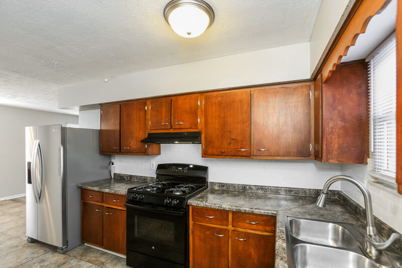 1,475/Mo, 4623 N Richardt Ave Indianapolis, IN 46226 Kitchen View