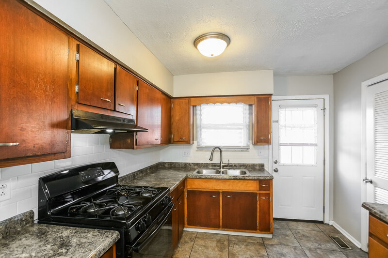 1,475/Mo, 4623 N Richardt Ave Indianapolis, IN 46226 Kitchen View 2