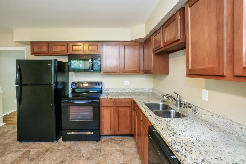 1,545/Mo, 4033 Arborcrest Dr Indianapolis, IN 46226 Kitchen View 3