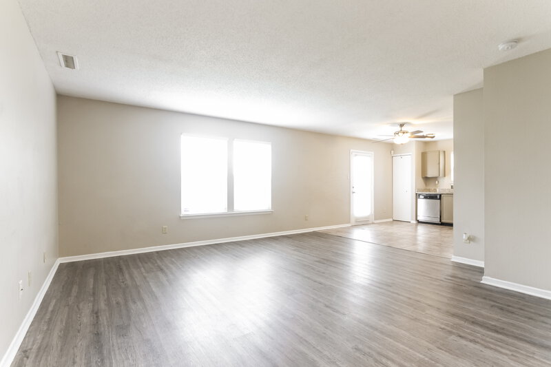 1,790/Mo, 9156 Wandflower Dr Indianapolis, IN 46231 Living Room View 4