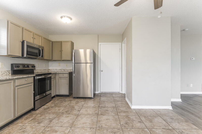 1,790/Mo, 9156 Wandflower Dr Indianapolis, IN 46231 Kitchen View 2