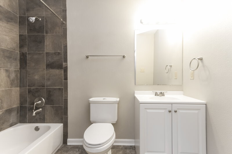 1,790/Mo, 9156 Wandflower Dr Indianapolis, IN 46231 Main Bathroom View