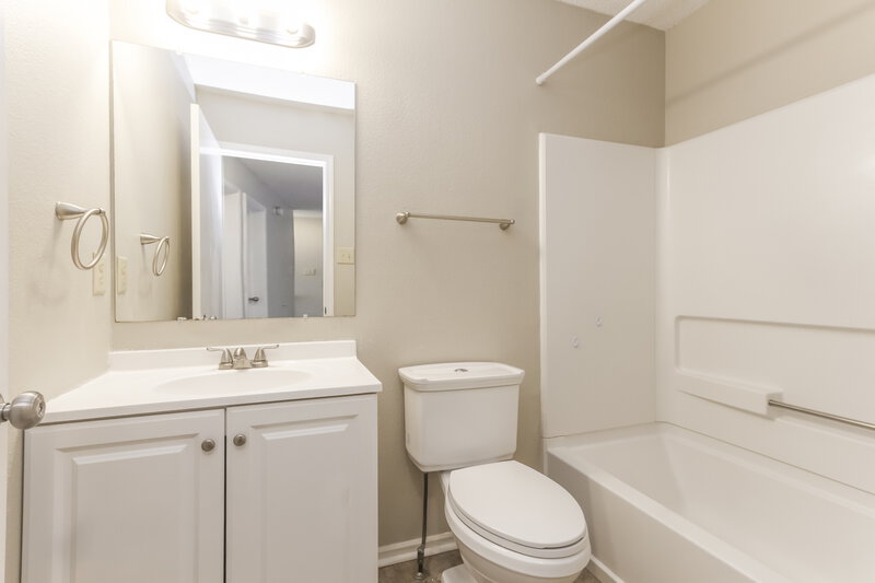 1,790/Mo, 9156 Wandflower Dr Indianapolis, IN 46231 Bathroom View