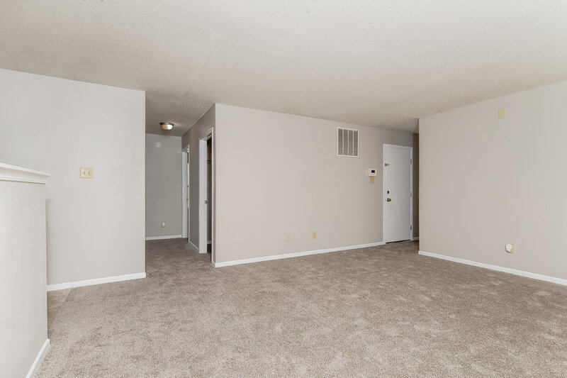 1,495/Mo, 8060 States Bend Dr Indianapolis, IN 46239 Living Room View 2