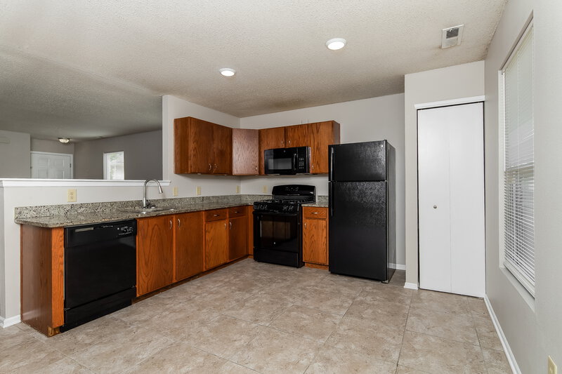 1,495/Mo, 8060 States Bend Dr Indianapolis, IN 46239 Kitchen View 2