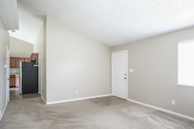 1,695/Mo, 3903 Bonn Dr Indianapolis, IN 46228 Living Room View 2
