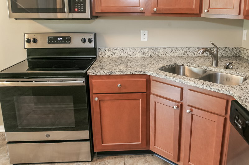 1,695/Mo, 3903 Bonn Dr Indianapolis, IN 46228 Kitchen View 4